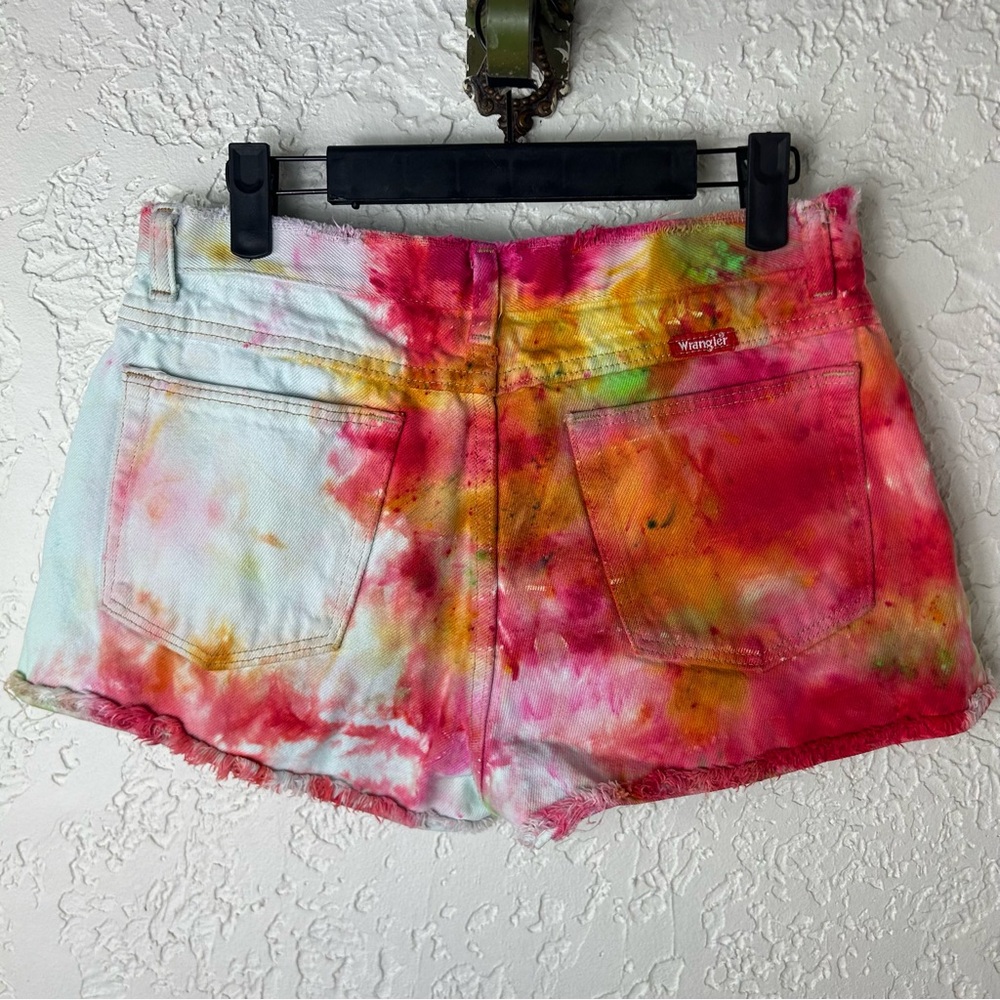 Vintage Wrangler Tie Dye Distressed Cut Off Denim Shorts Size 27
